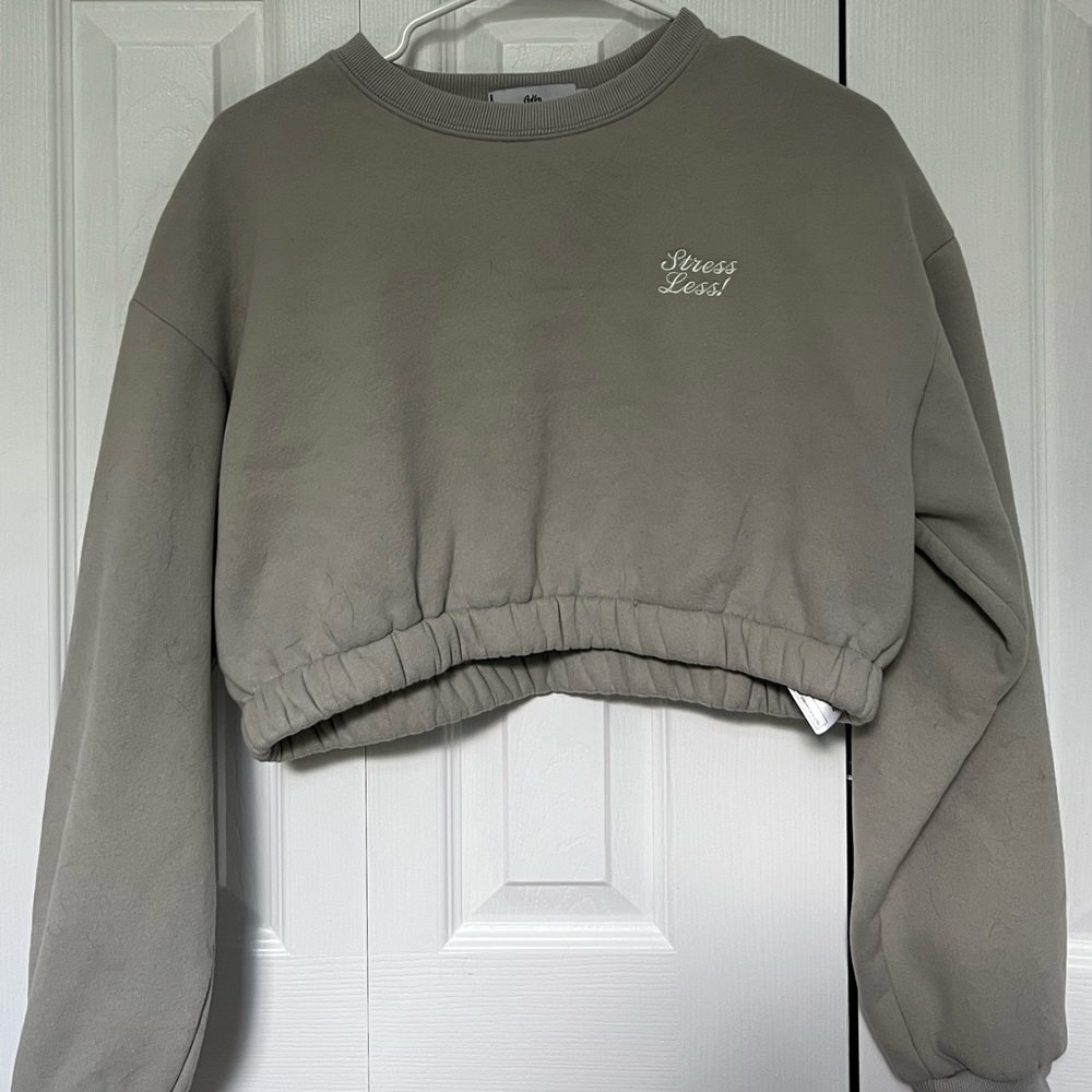 ADIKA CROPPED CREWNECK